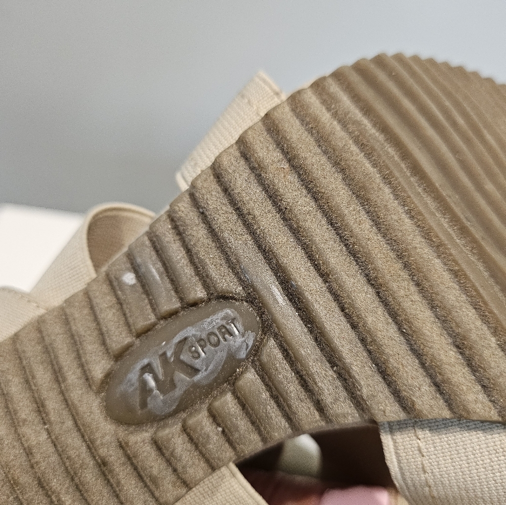 🍾AK Sport Heels sz7M cream - Picture 11 of 11